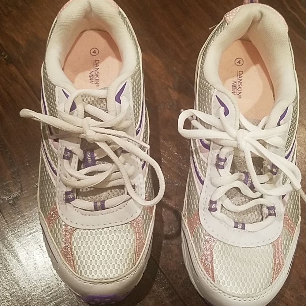 Danskin now athletic shoes